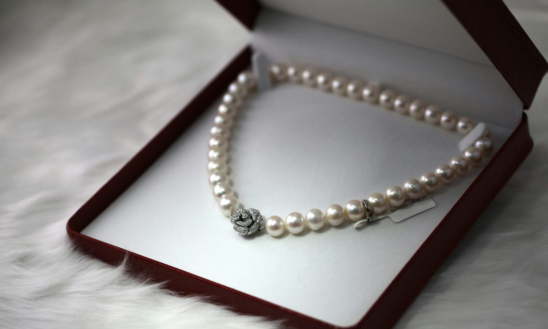 在英国，eBay 扩大其真品保证范围，将珍珠首饰纳入其中