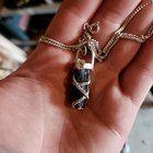 我的第一件作品！ （石头是蓝色的，但我杀了它）