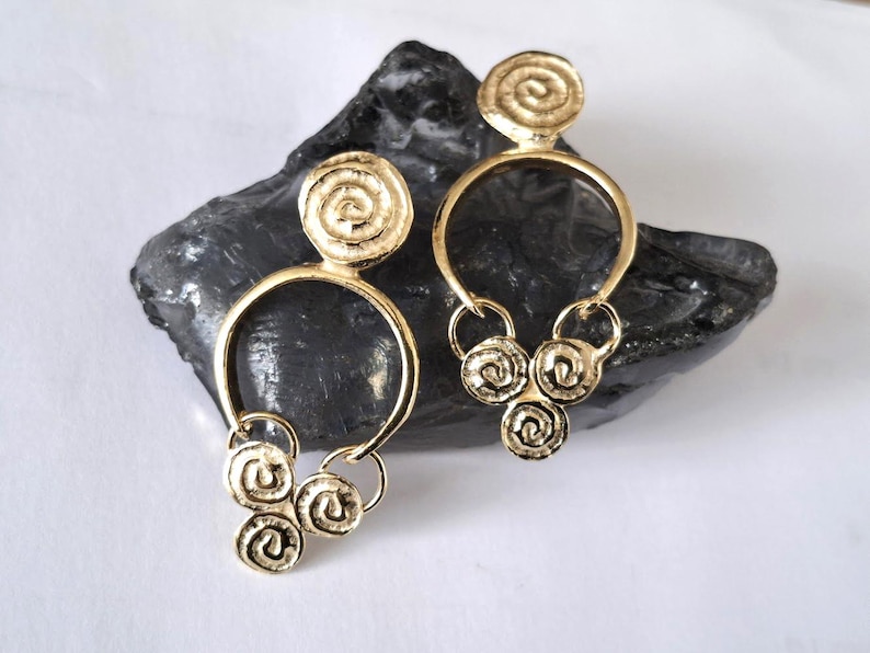 长螺旋耳环。 |