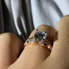 订婚戒指超出了我最疯狂的梦想