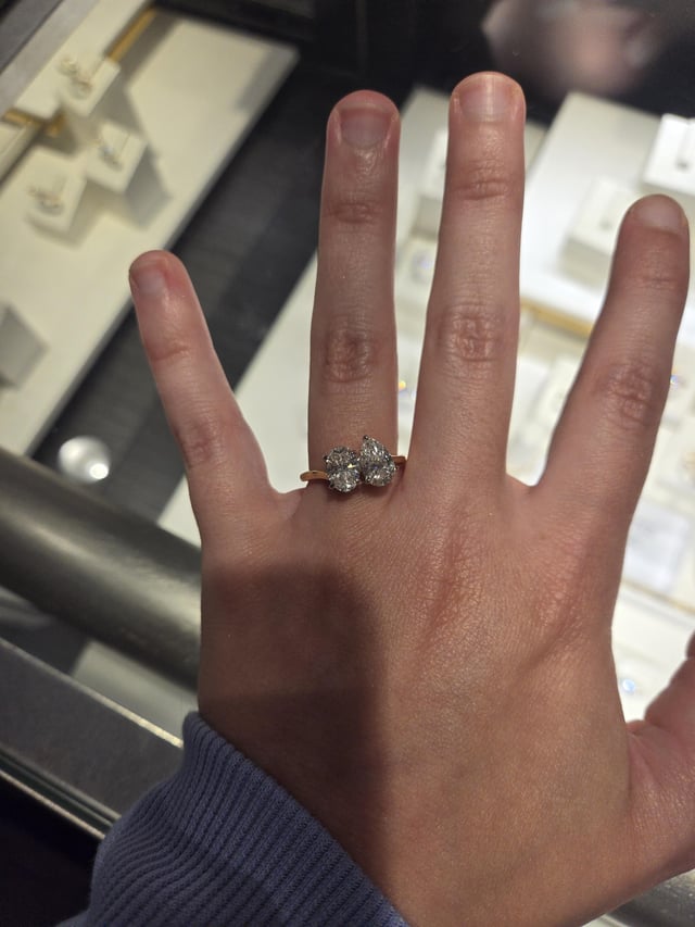 模仿 Kay 设计的这款戒指的定制戒指