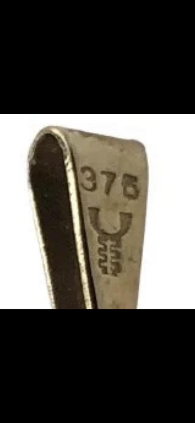 请问有人知道这个标志是什么吗？项链的保修单上有，但我没找到。谢谢。