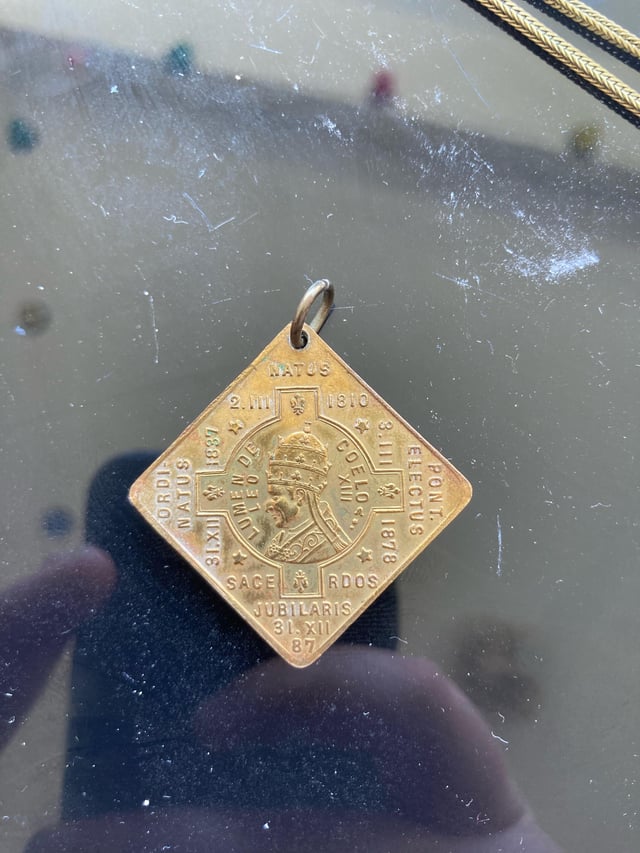 我正在寻找有关教皇利奥十三世勋章的信息