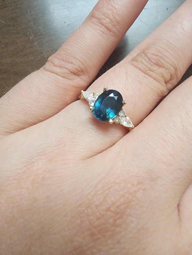 我仍然无法停止看着他