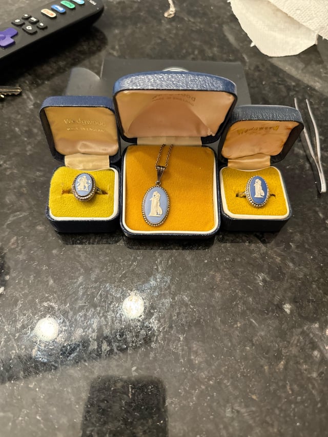 古董木环和吊坠