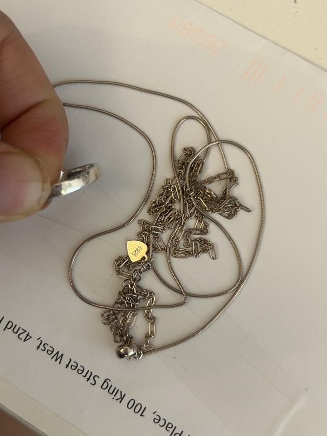 纯银上是否有变色或镀层？最好的去除方法是？