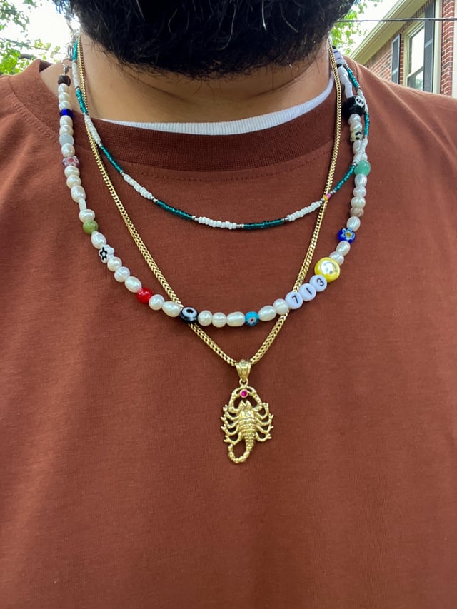 晚上和朋友一起去吃鸡翅。