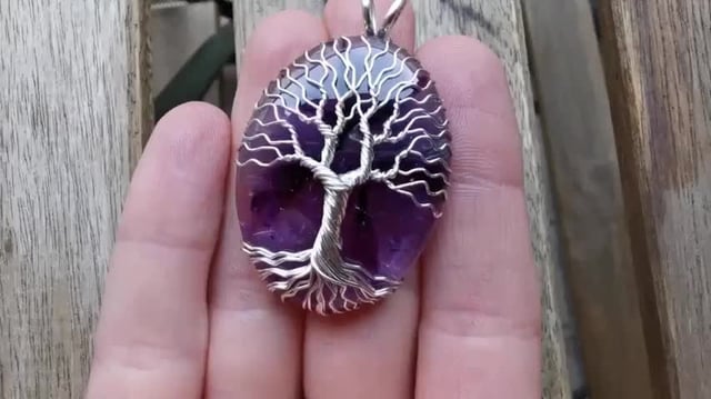 我用紫水晶制作的树吊坠。