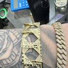 我正在寻找一位能够为我制作这样的手链/链子的定制制造商。