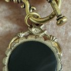 有人能帮我鉴定一下这个古董吊坠吗？我从一家商店买的，说是法国产的