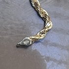 可疑的金手镯