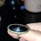 珠宝是从父亲那里传下来的。