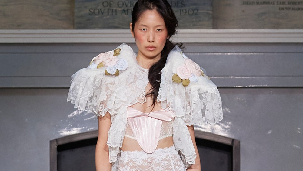 时装秀暨王雨涵2025春季成衣系列回顾