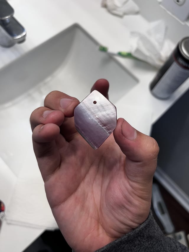 如何将项链固定在绳子上？