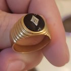 这个环的黑色中心是什么？