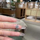 送给朋友的礼物。你觉得这枚戒指怎么样？