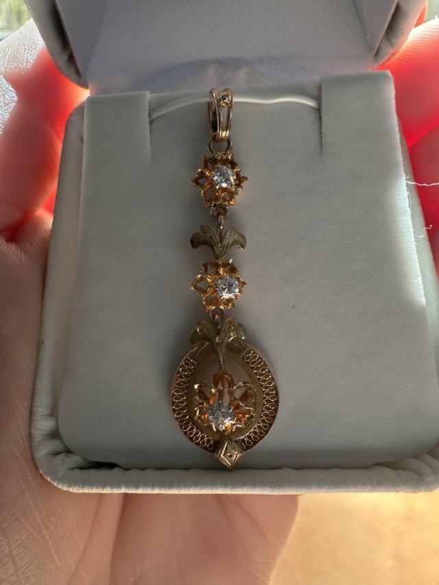 帮助识别这款 1950 年代的吊坠