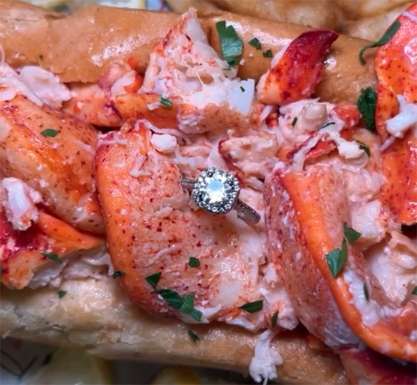 North End Eatery 推出 USS Lobstitution/订婚戒指组合，售价 10,000 美元