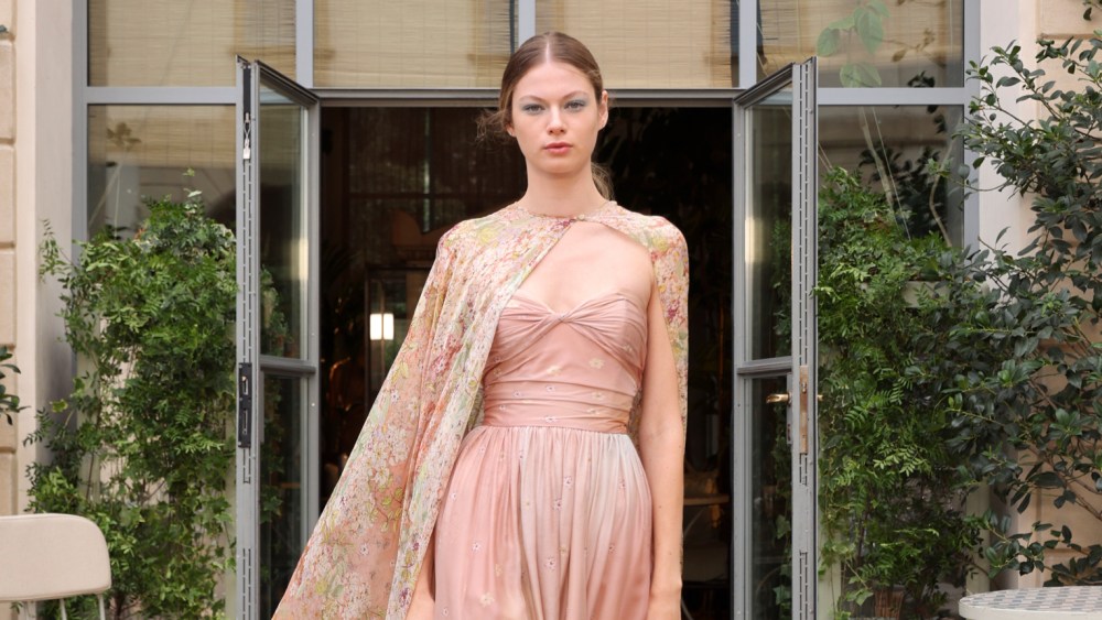 时装秀及 Luisa Beccaria 2025 春季成衣系列回顾