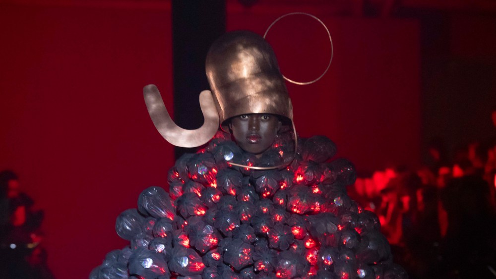 Noir Kei Ninomiya 2025春季成衣秀、时尚回顾及系列回顾