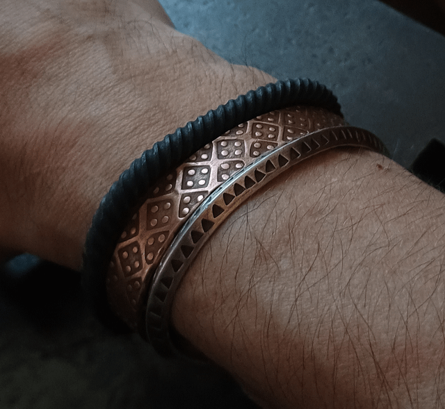 只是一些银、铜和钢