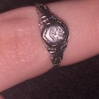 谁能告诉我这枚戒指是哪一年的？有人告诉我它的历史可以追溯到我的曾祖母在 1930 年代或 1950 年代..我认为它看起来比那更古老..