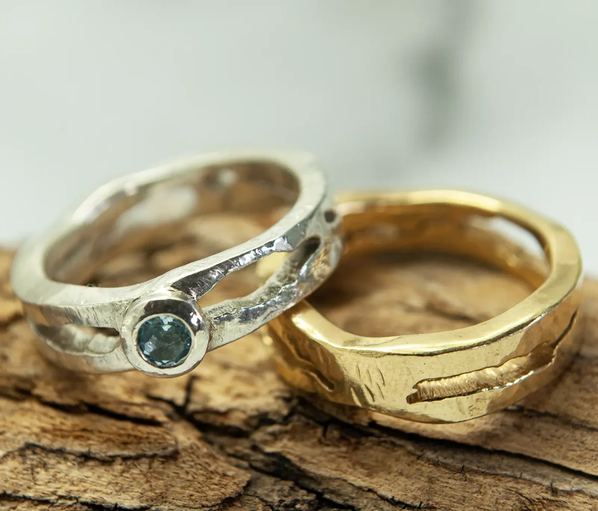 另类结婚戒指和订婚戒指