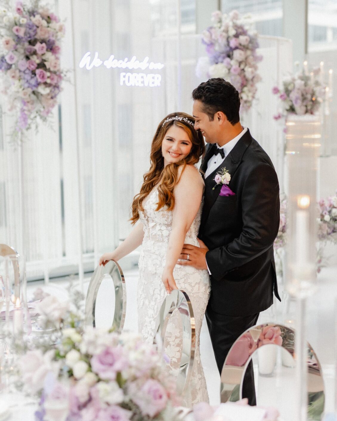 新娘亲自设计的完美紫丁香绿洲 ~ WedLuxe Media