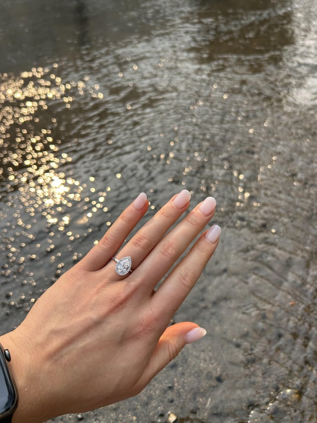 我说是的！我简直不敢相信。我恋爱了