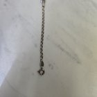 男女皆宜的纯银手链售价 5 美元。可惜它不适合我的手腕。