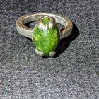 刚刚看完这一集。我用今年夏天在不列颠哥伦比亚省发现的一块大石头雕刻而成的一小块玉石制成。还有纯银的。