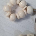 我在家里找到一条项链，把它折断做成了耳环。但这种物质到底是什么？