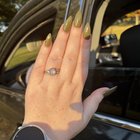 我的订婚戒指是一颗真正的星光红宝石！