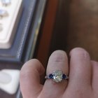 他说是的！！她建议我们一起设计戒指，我很高兴与大家分享我的戒指