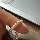 有人告诉我这些珍珠是真的，但我不相信