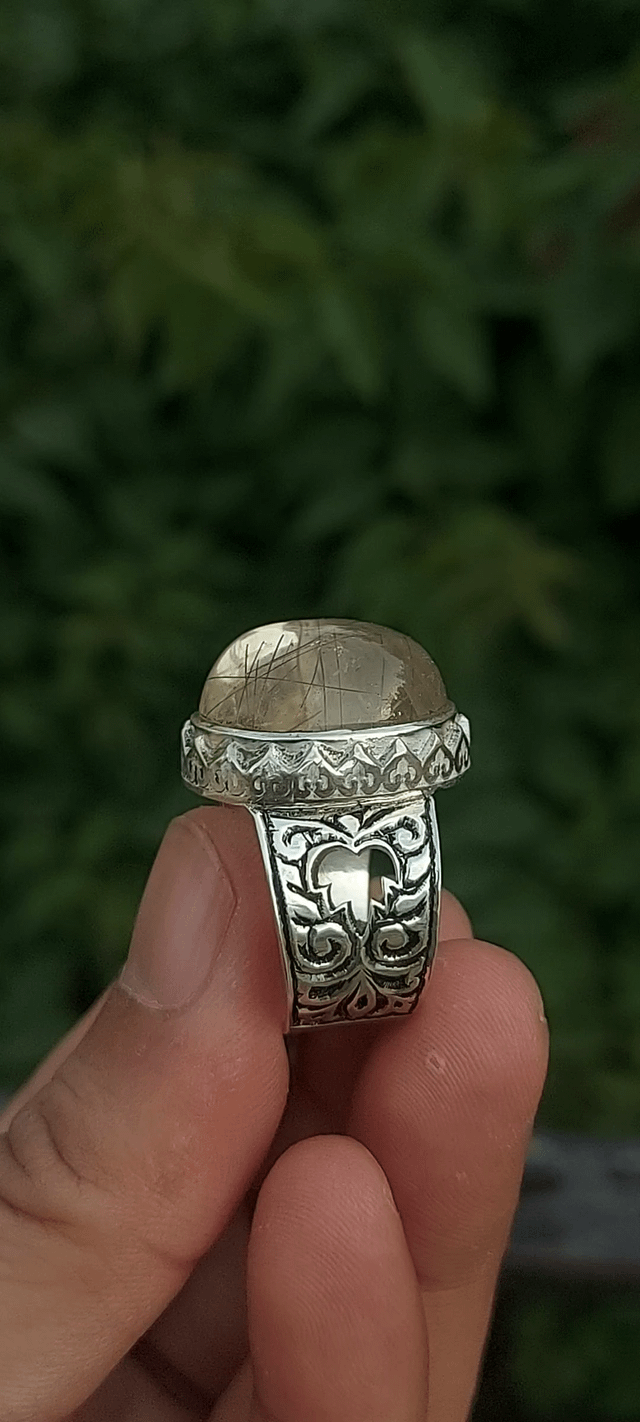 如何保养您的金石英戒指以使其保持最佳状态？