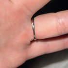 您的戒指尺寸已调整两次 - 底部看起来是否太薄？