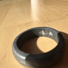 帮助使用哈苏相机拍摄结婚戒指