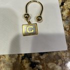 知道这是什么吗？这也是珠宝吗？发现于房地产。