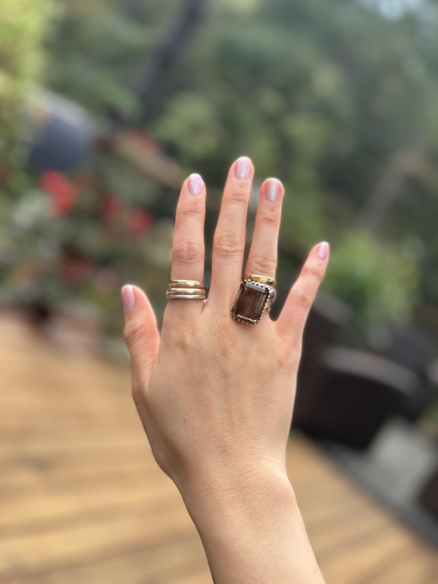 黄金和白金套装搭配烟熏石英戒指。