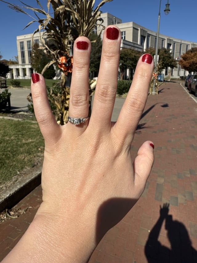 他向已故的祖母求婚:)