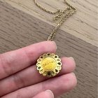 我需要帮助，这条香奈儿项链的识别号是多少？这是哪一年制作的？