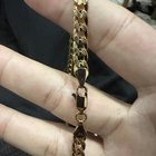 这是什么假金？我把它带到一家珠宝店检查其真伪，他们用金水套件检查了它并告诉我这是假的。