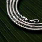 是否可以手工制作圆形蛇形状的项链或手链？只能机器制造吗？