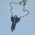 有人可以告诉我更多关于这条项链的信息吗？