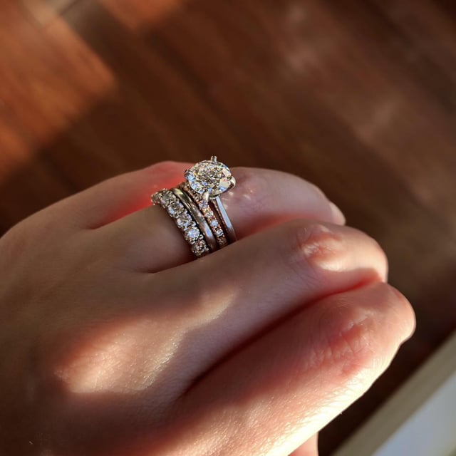 寻求建议：2 克拉单石手链最安全的镶嵌和扣环