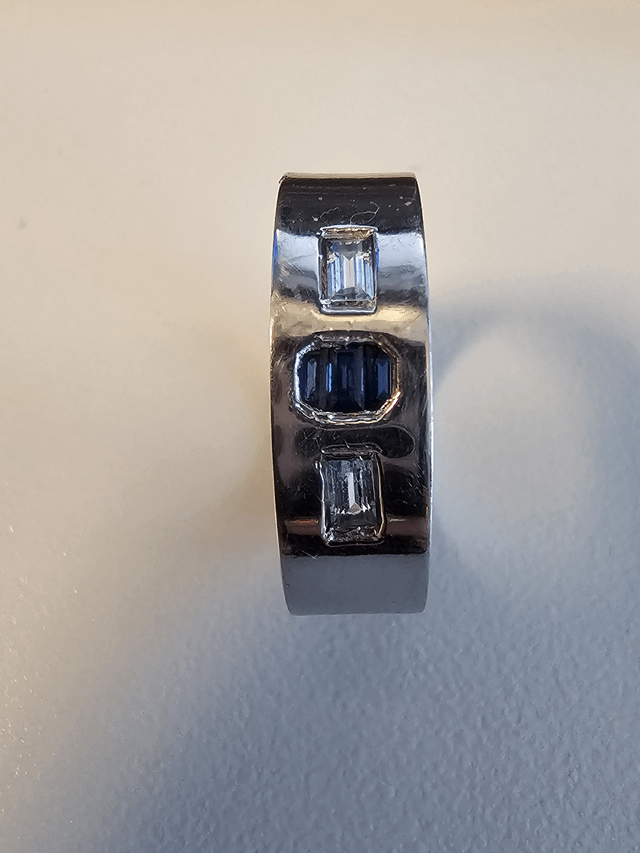 在现有铂金戒指上添加锤纹饰面：可能吗？