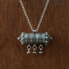 手工制作传统也门护身符盒