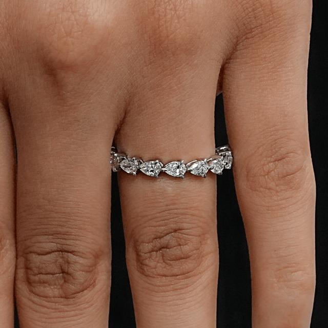 永恒的梨形切割钻石戒指 - 现代经典！