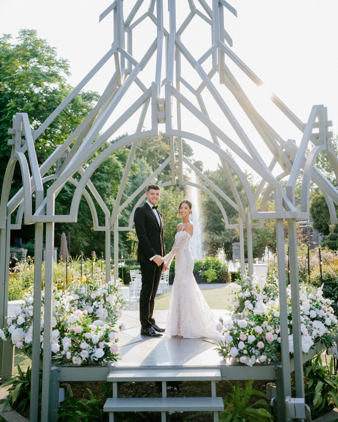 Casa Loma 〜Wedluxe Media花园中的迷人承诺派对